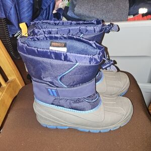 Cat & Jack Thermolite  Navy and Gray Snow Boots, Size 5